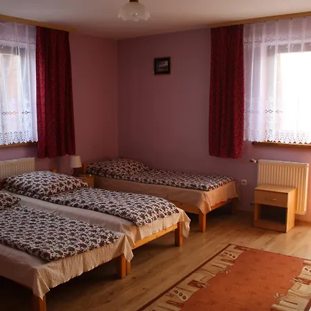 Goscinne Lukaszczyk *