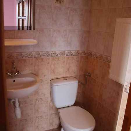 Goscinne Lukaszczyk *