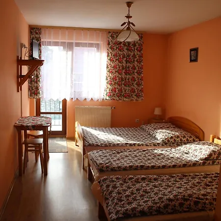 Goscinne Lukaszczyk *